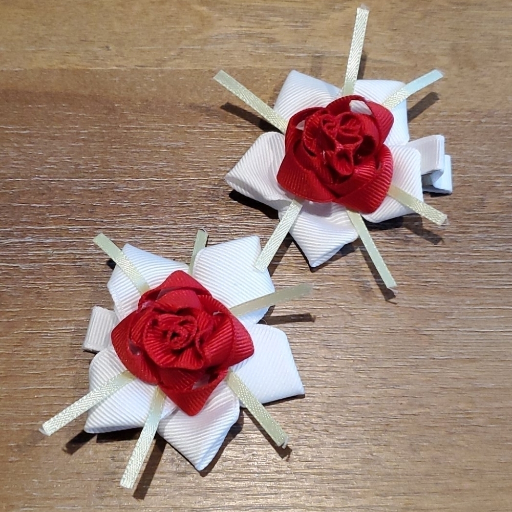 Red Rose Hair Clips Set of 2 Boutique Flower Girl Holiday Hair Bows - Picture 2 of 4